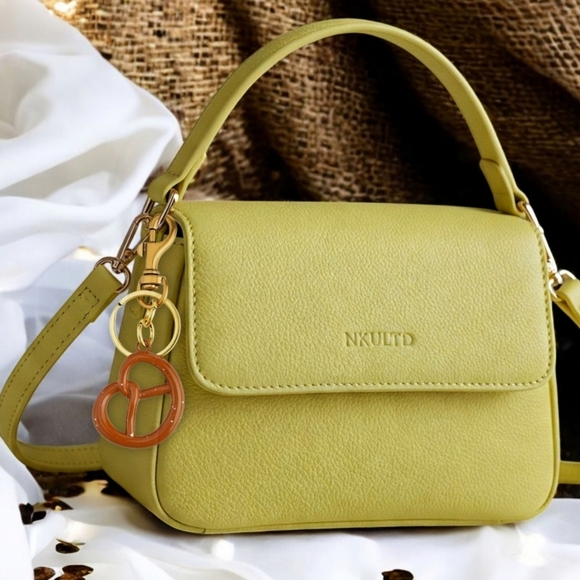 🆕️Cute Fun Pretzel Keychain Charm | Trendy Purse Bag Backpack Keys Accessory 🎀 - Picture 6 of 12